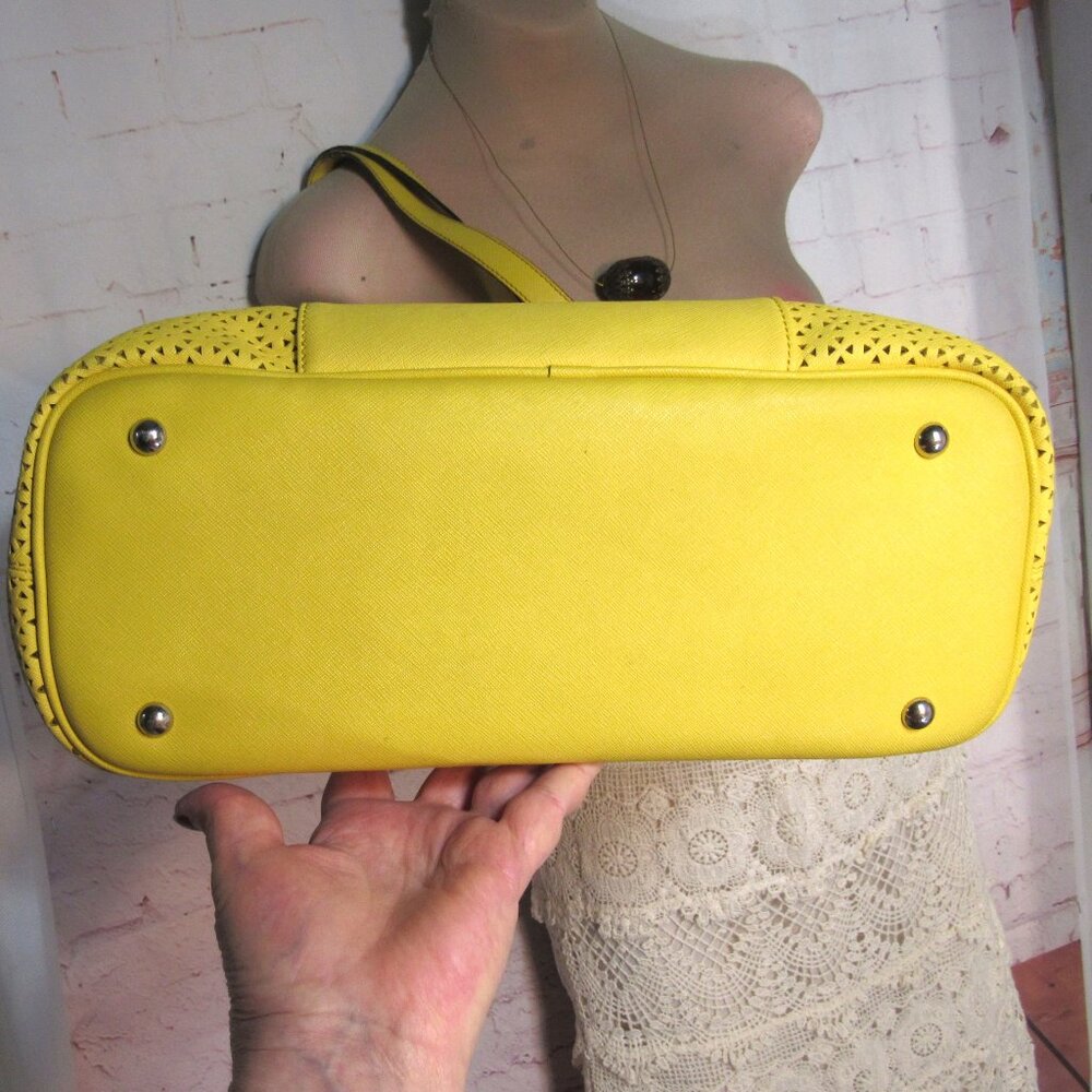 TIGNANELLO LEATHER YELLOW PERFORATED TOTE 15" X 12"small issue with strap edges - Picture 6 of 8